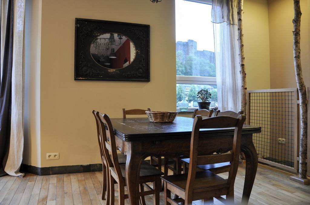 Maison D'Ide Bouillon Bilik gambar