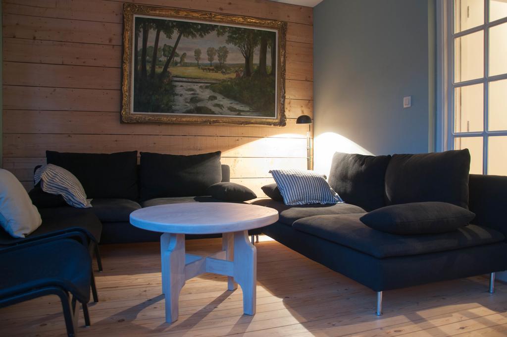 Maison D'Ide Bouillon Bilik gambar
